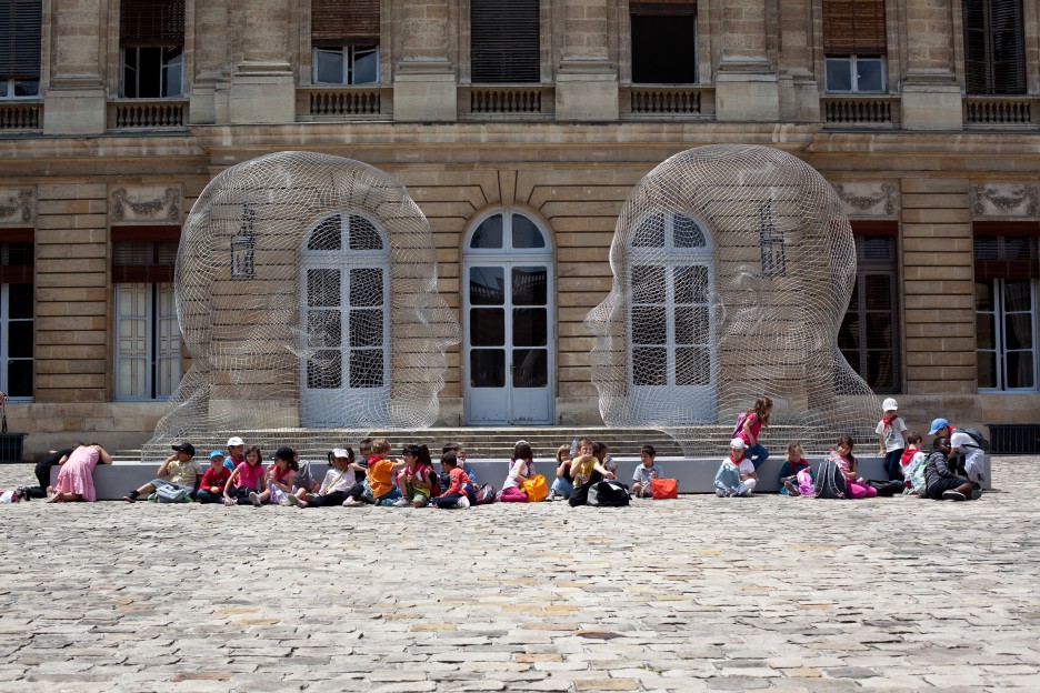 Oeuvre Jaume Plensa face à la Mairie de Bordeaux